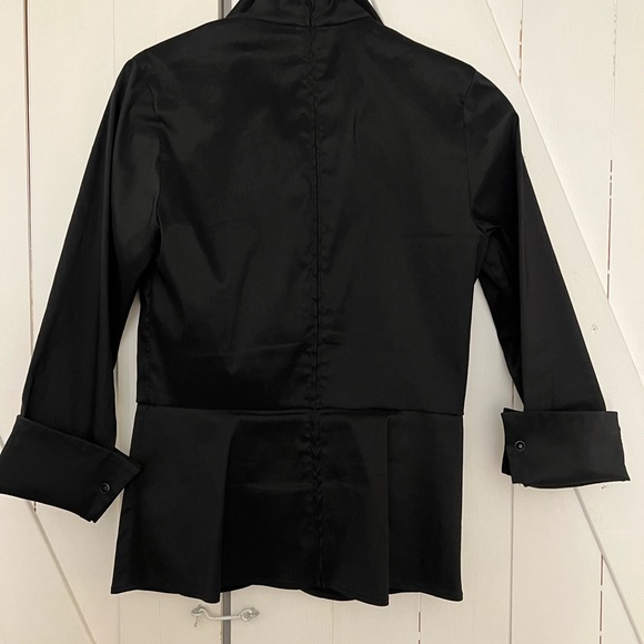 Black Taffetta Blouse
Brand: Tadashi Shoji
Size 08 - Picture 5 of 8